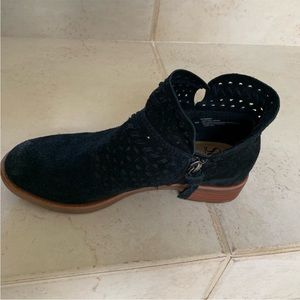 Sofft Brinkley Laser Cut Leather Suede Bootie Ankle Booties